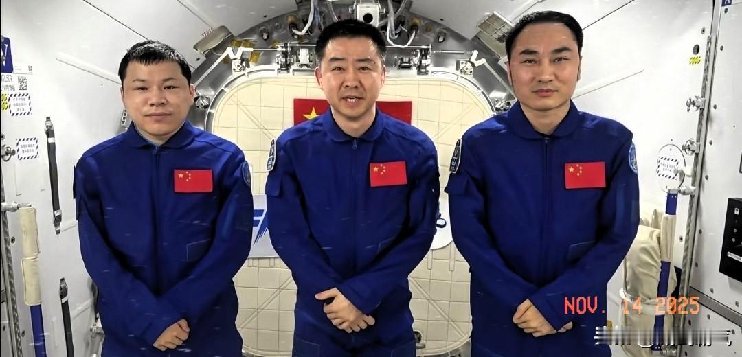 打死美国人都想不到，这次中国载人飞船即便遭到碎片撞击，前后不到十天就把宇航员接