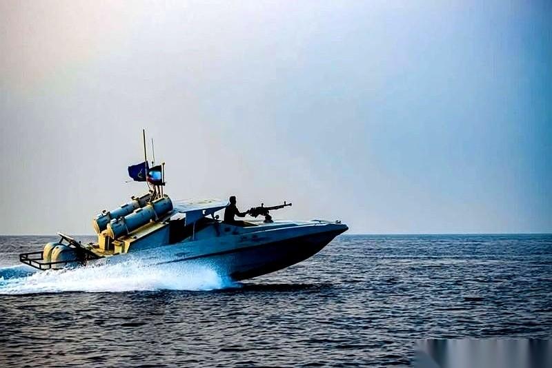 这哪是准备谈判啊。这分明是谈判桌还没摆好，俩人先在门外干了一架。前脚，F-3