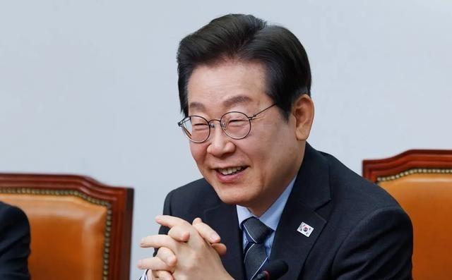 李在明，终于打出了一张，让所有人都意想不到的“王牌”。他任命了韩国前总统卢泰愚的