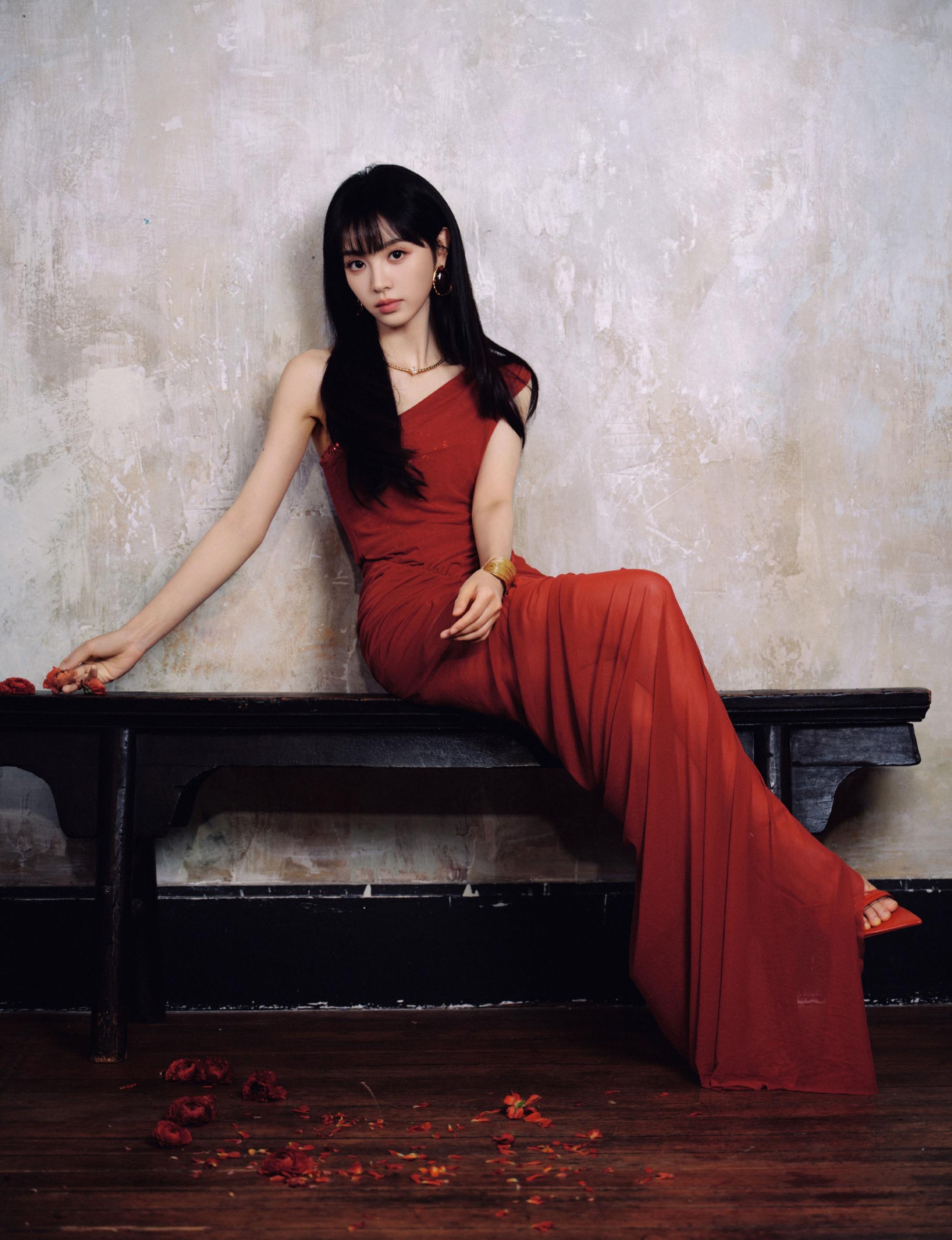 田曦薇。 红玫瑰，白玫瑰