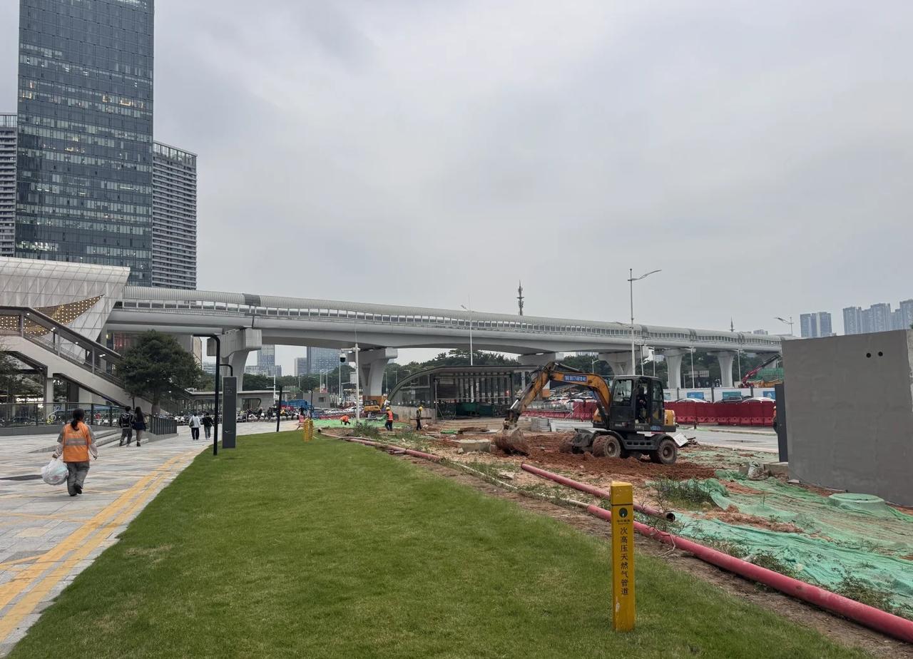 13号线到了凤凰城站轨道交通城市交通规划下班挤地铁留下地铁站地铁挤一挤