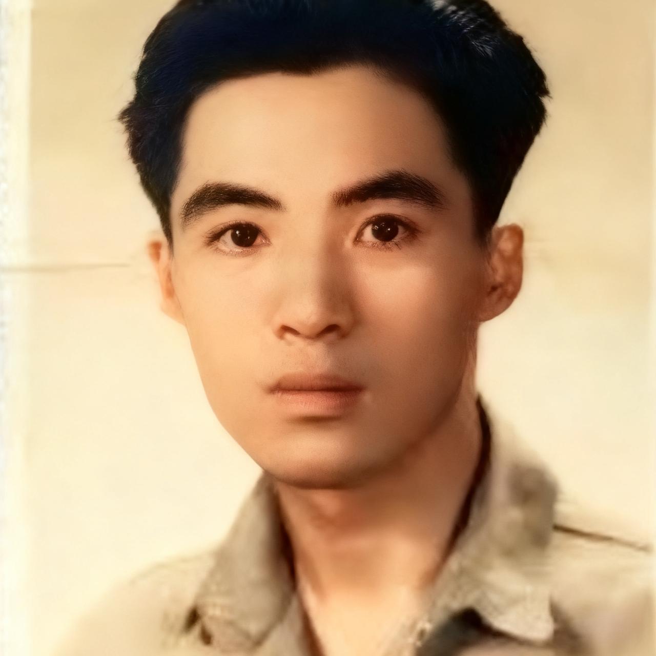 1946年，聂曦烈士的弟弟聂磊，一张罕见的证件照，当时的他28岁，也在“国防部”