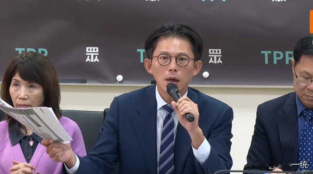 蓝白分？黄国昌打断记者：柯文哲没讲错黄国昌等6立委将在2月1日请辞，今天是他