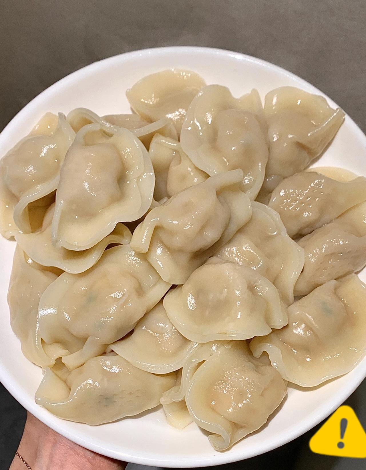 我吃饺子就认准一个理：能省事就绝不瞎折腾！每次想吃饺子，直接去超市拎一袋现成的