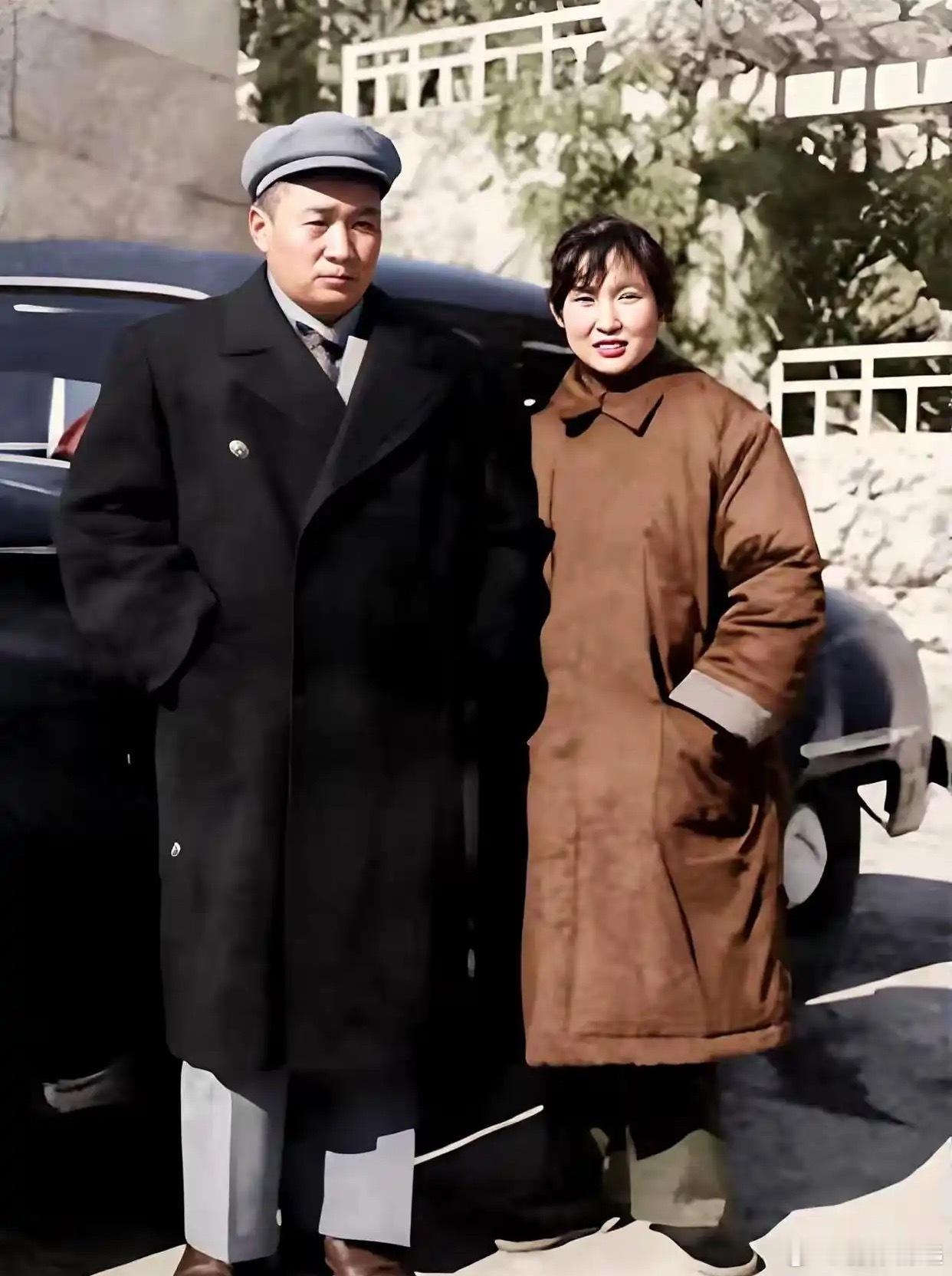 50年代中期，毛主席长女李敏和哥哥毛岸青在大连的合影！创作精选小窝