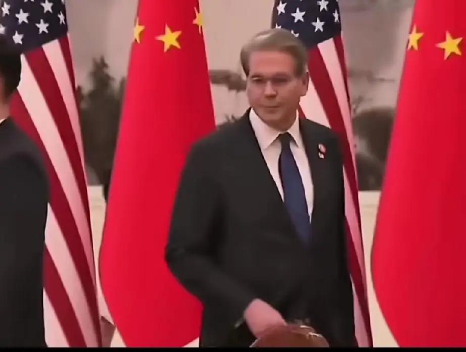 垂涎欲滴从此具象化了，美国财政部长贝森特也是个馋猫，看见外型精美绝伦又气味飘香的