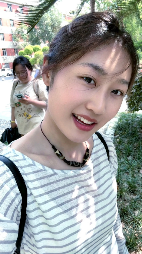 还有两天老公又要去东莞上班了，他说余下两天我们就不出去玩了，就呆在房间里面了！