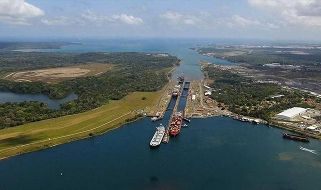 要么交出领土，要么美国动武？特朗普同时通告4国，中国也被盯上特朗普总爱拿中国