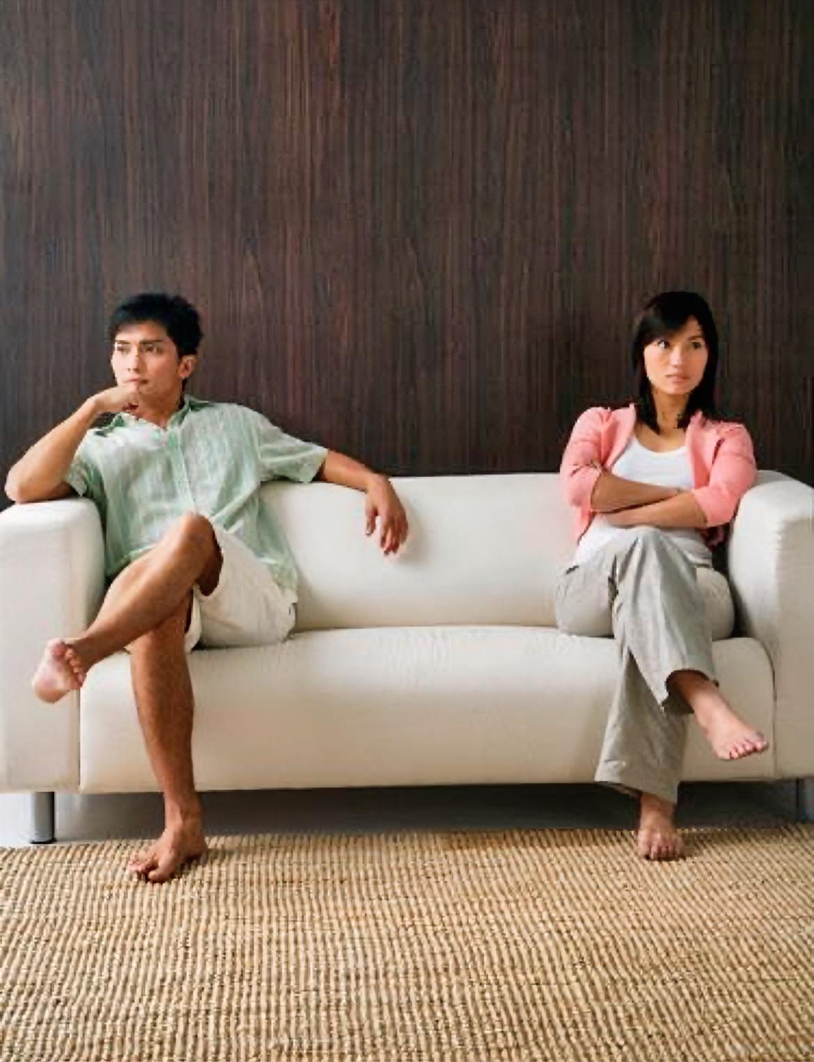 什么是消耗型婚姻？就是受益者沉默寡言，受害者歇斯底里。你问他，我跟你说了那么