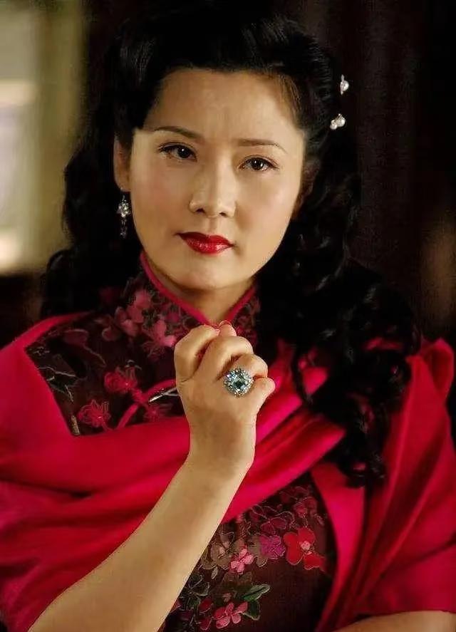 何赛飞又揭露了影视行业内幕！太可耻，没那个金刚钻，还要揽瓷器活儿！她跟流量