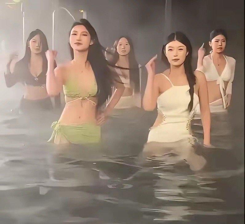 厉害啊，还得是4000多万粉丝的大网红，这操作实在是没谁了，​这种直播都能够想