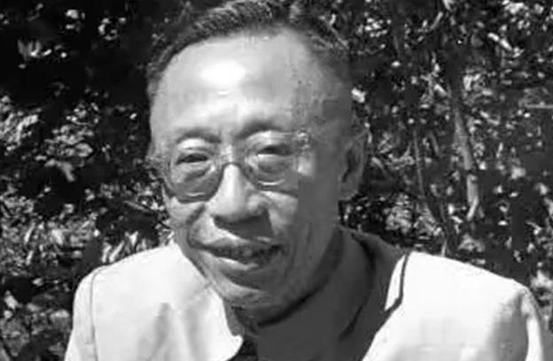 上世纪60年代的一天，新凤霞在西四北京小吃店，看见溥仪正在门前站着，新凤霞看他双
