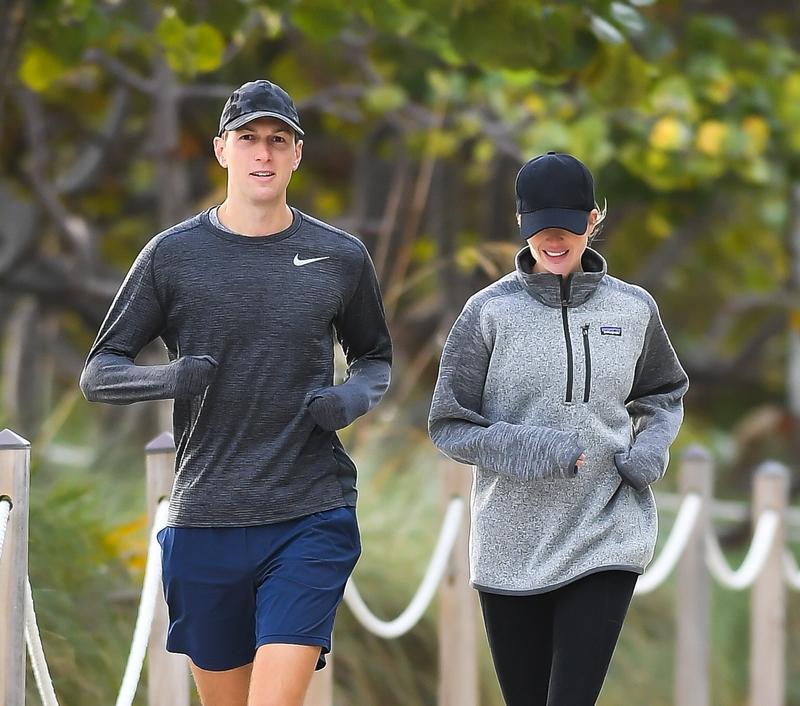 外媒报道，贾里德·库什纳引人注目且颇具争议地回归特朗普核心圈了。离开白宫四年，特