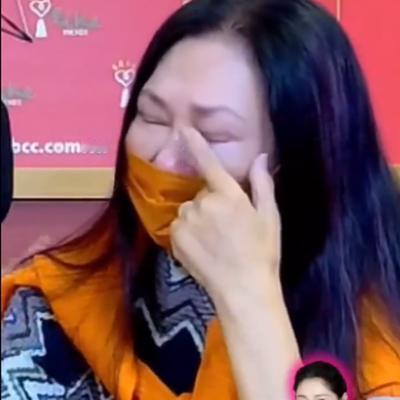 s妈黄春梅又发文了！称分不清白天黑夜，窗帘外一片漆黑，一个星期要消失了！我的