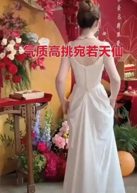 河南这场订婚宴看呆了众人！新娘美若天仙，新郎相貌平平。现场视频里，新娘一袭白