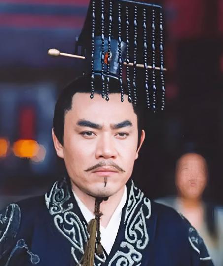 元狩三年，长安未央宫。汉武帝坐在上面，看着两个人吵架。 一个叫张汤，御史大夫