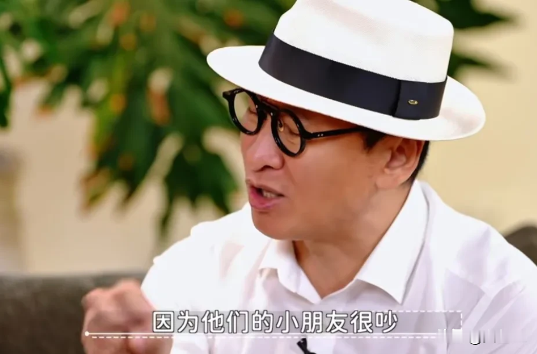 周杰高铁硬核发声爆红：孩子不懂事可以原谅，没教养的大人绝不能纵容。面对公共素质缺失的乱象，我们到底该