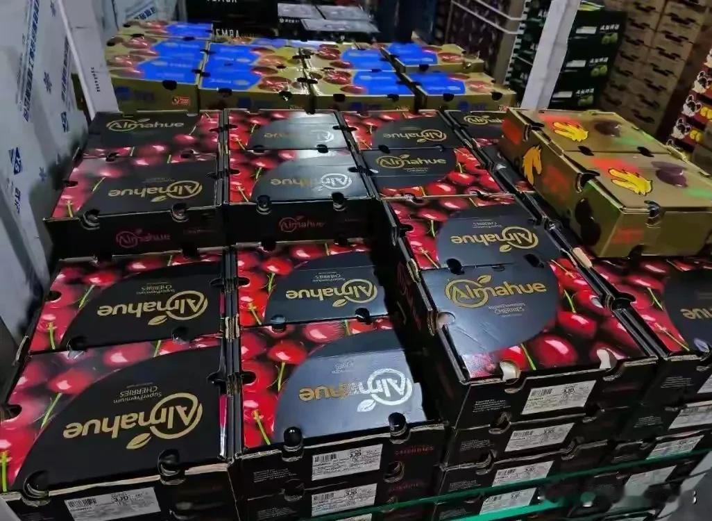 车厘子3J的价格跌到地板价还会跌吧？跌一跌再吃，老百姓需要的是低价优质的