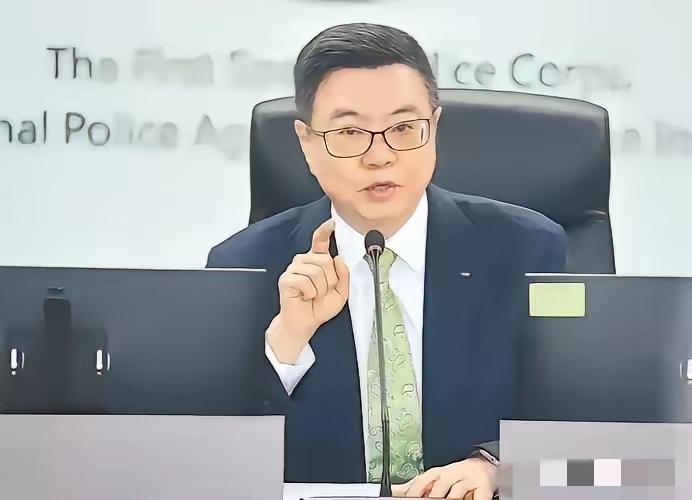 就在刚刚，台“民进党”正式下令，2月26日，针对民众党“陆配”立委李贞秀国籍