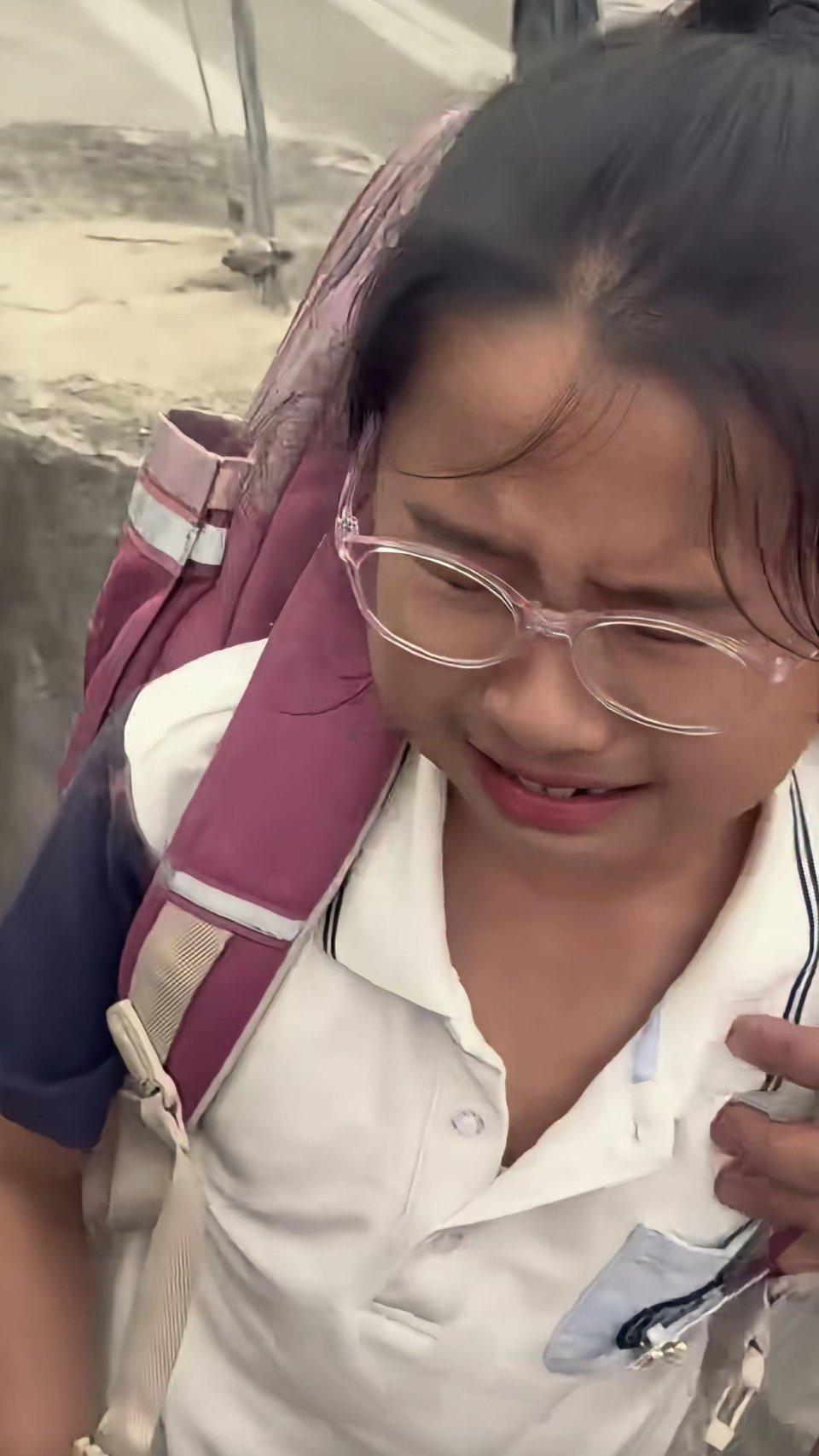 以前是大人接受不了黄毛，现在是小孩接受不了黄毛！