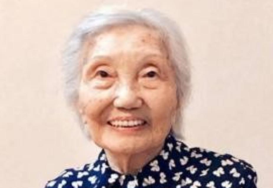 1929年，18岁的丫鬟来凤在厨房偷偷生下孩子，被老妈子发现状告给当家主母，主母