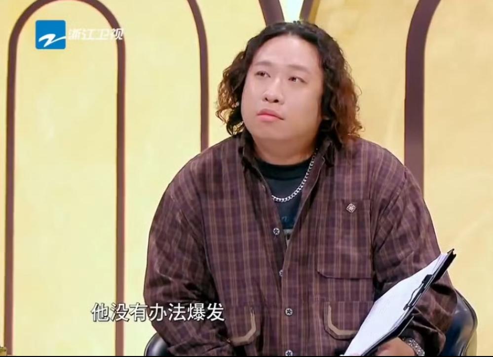 梁源为黄子弘凡当场开怼！毒舌乐评人也有护短的时候。天赐的舞台上，很难得看到梁源