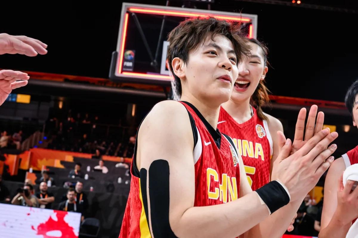 中国女篮战胜波多黎各女篮闯入八强，必须要吹爆四大功臣！韩旭21分11篮板，投篮