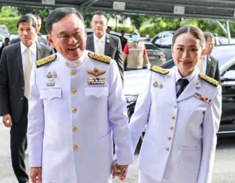 突发消息！泰国方面强调要继续打柬埔寨。泰国被暂停总理职务的佩通坦表态目前没有谈判