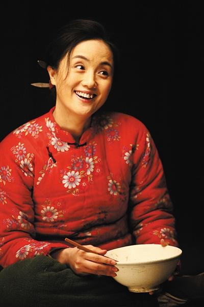 朱媛媛上能演国母，下能演棚户区的小丫头，每一次表演都看不出痕迹，足可以看出科班出