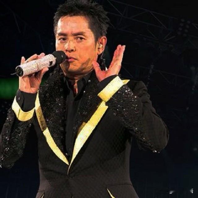 有的歌手最害怕的就是唱歌忘词，但是可以说谭咏麟就是最不担心这个事情的？难道是