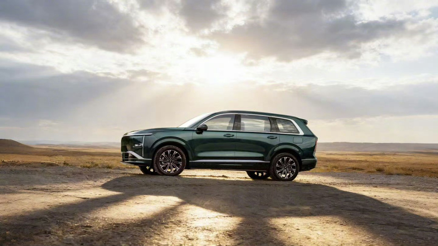 五菱星光L官图公开，插混6座，看第一眼你觉得它是哪款车？