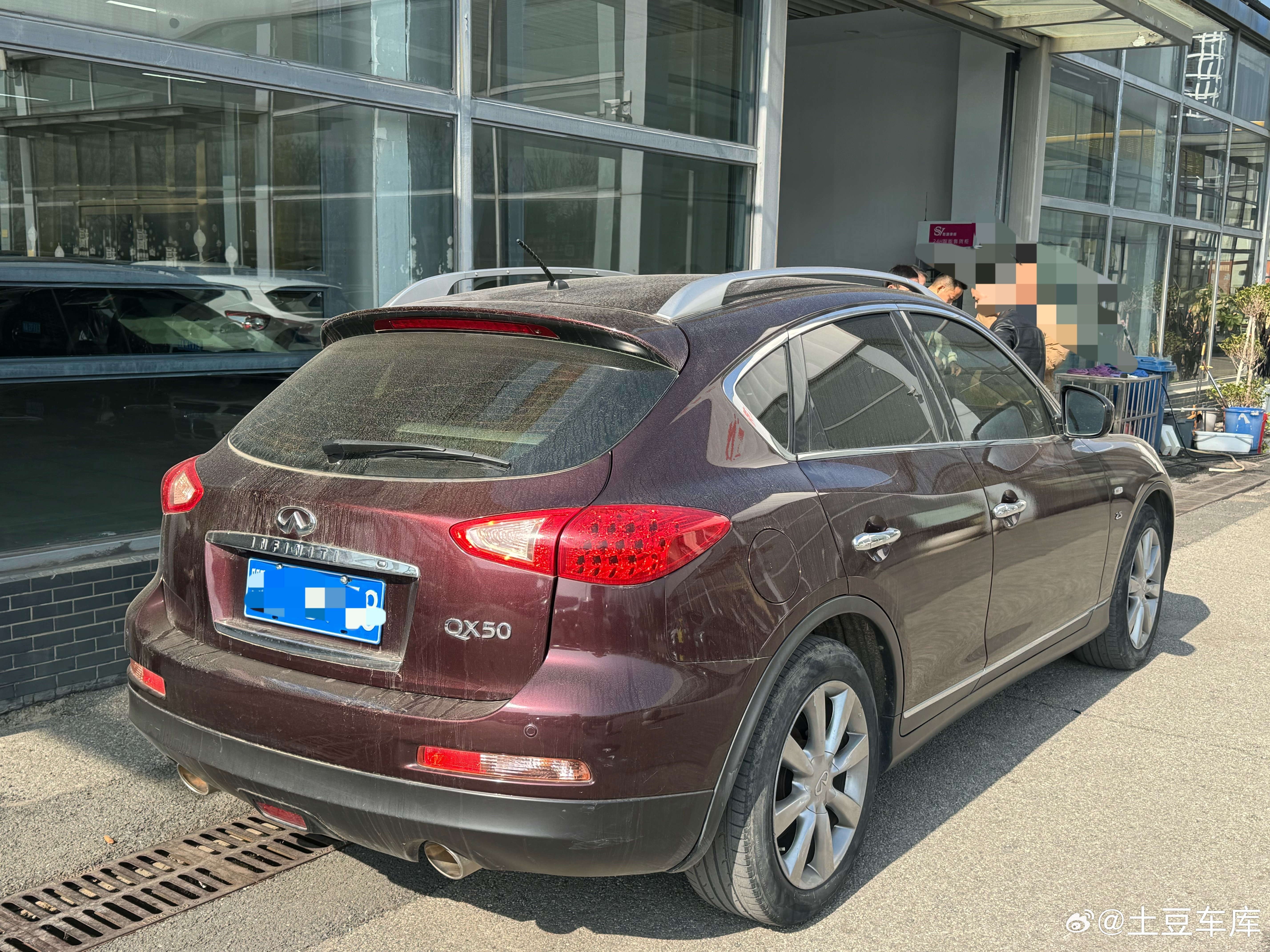 今天评估了台英菲尼迪QX50这车现在也是真的太不值钱！！主要车龄大公里数也上来