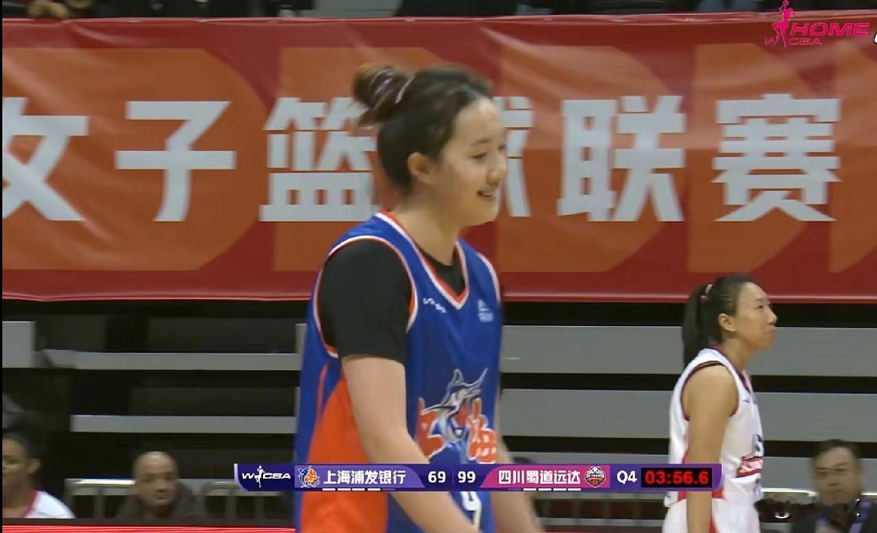 本来以为上海女篮主场对阵四川女篮会是一场充满悬念的比赛，没曾想钱内迪·卡特缺席，
