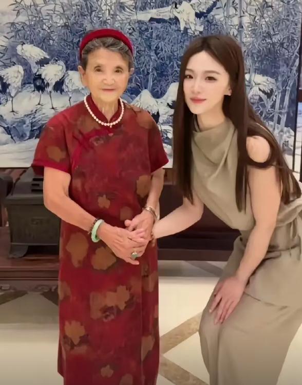 查了下杨子的网传新女友，不查不知道，一查吓一跳。网传，23岁李隽子入驻杨家