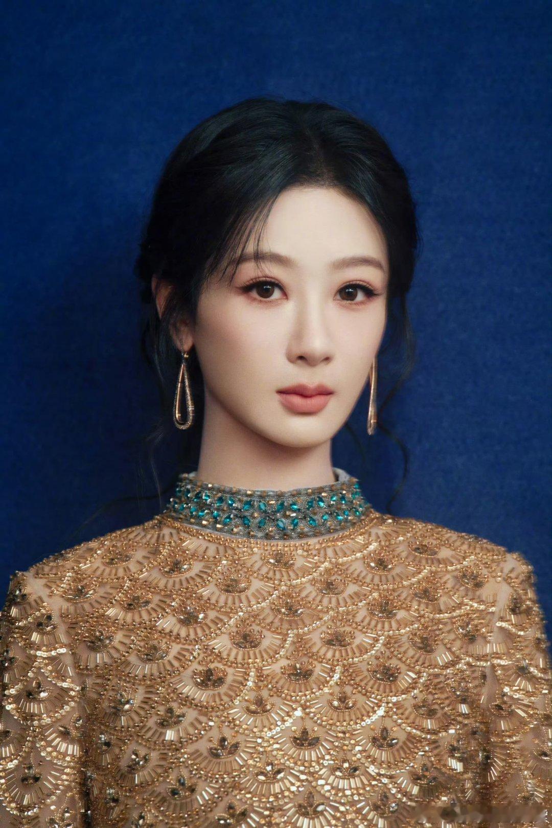 杨紫有三部剧热播期后加广杨紫三部热播期后加广剧集别人一部都难有的热播期后加广，杨