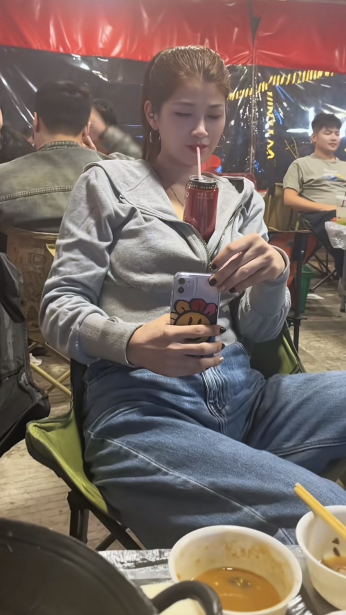 这个饮料支架不错，解放双手了