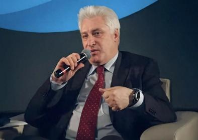 西方智库得出结论，大国有很多，但是先天性的大国只有中国跟美国，美国想要战胜中国无