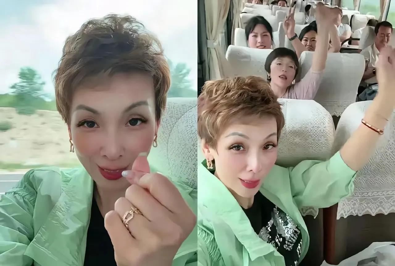 洋洋总直播告诉大家，我们今天公司团建喽，大家都坐在大巴上，向着大草原出发了。下