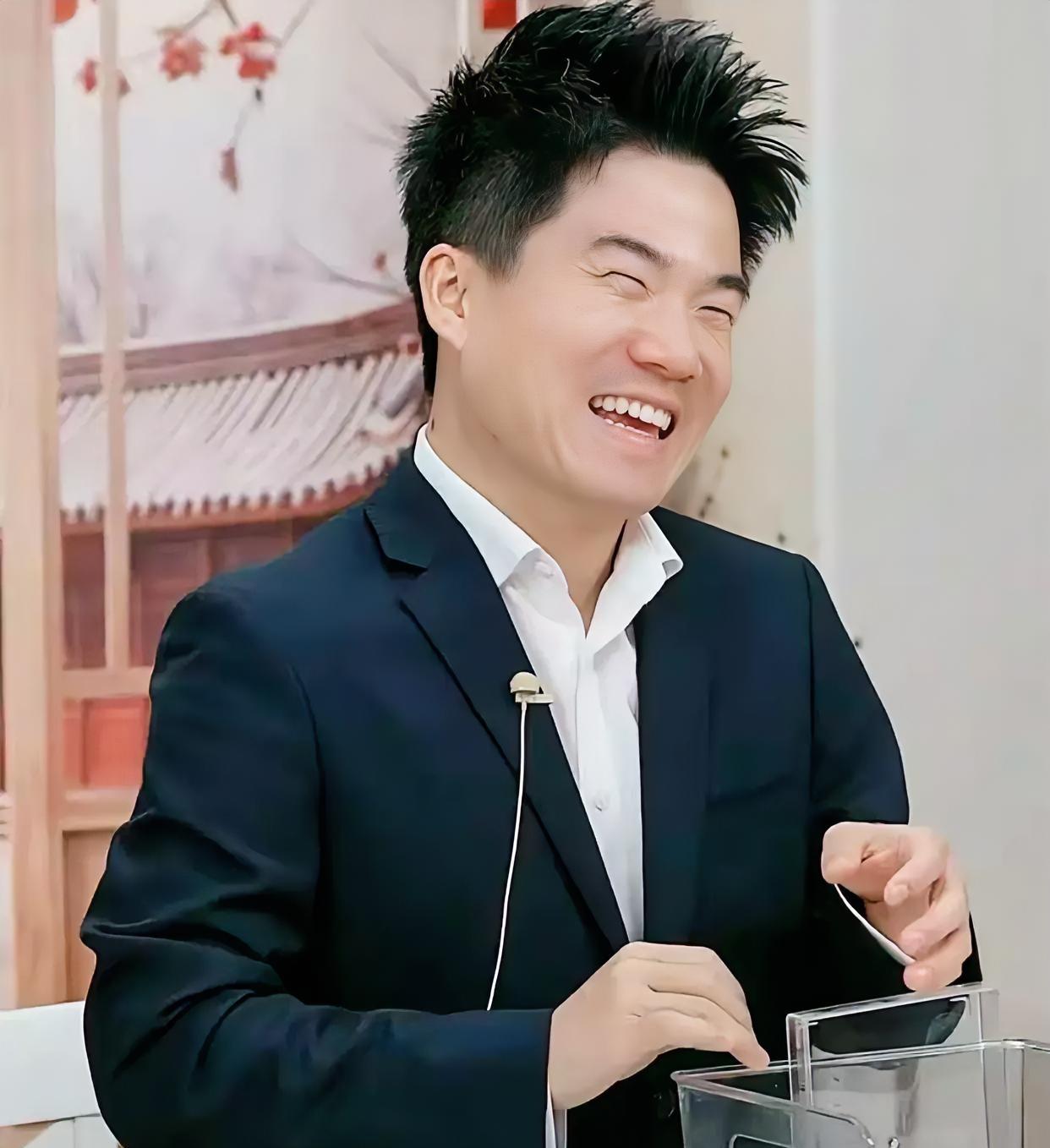 3.55亿！3.3亿！这战绩简直炸裂到离谱！多少人看到这直播间的销售数据，激