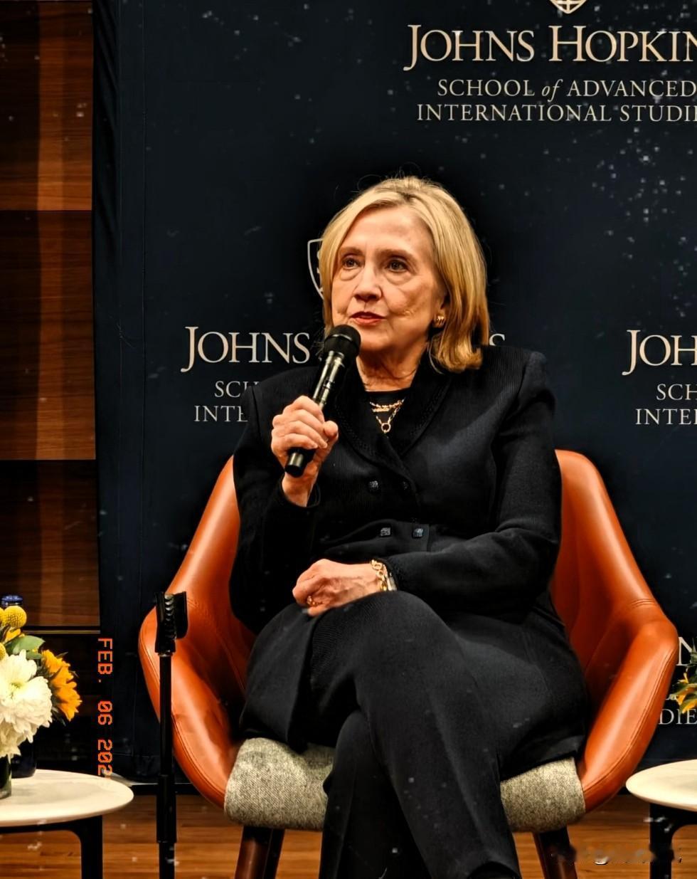 希拉里.克林顿对敌人发起了公开挑战！希拉里.克林顿北京时间6号发文表示:六