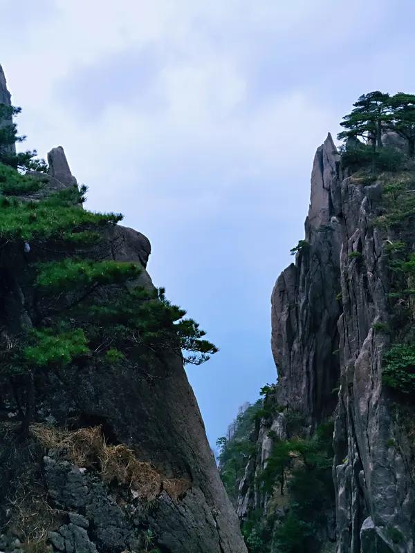 上联：前后为难，求下联左右逢源。