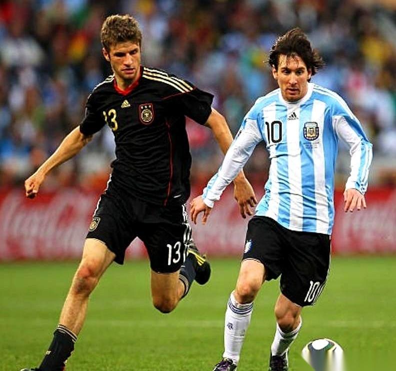 就离谱。梅西，又双叒叕要对上穆勒了。在美职联的总决赛上。翻了翻老黄历，俩人