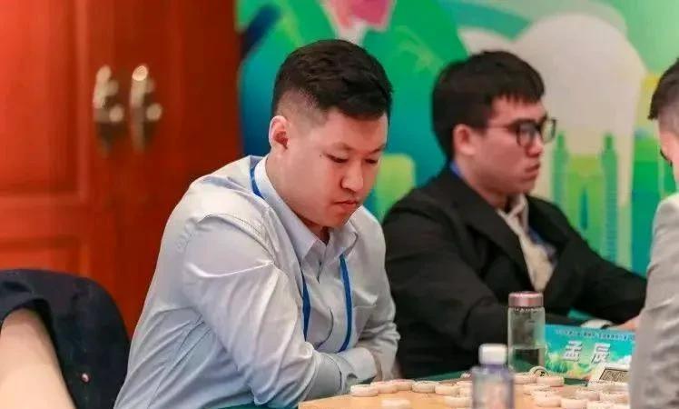 万众瞩目的“元朗荣华杯”第十轮的争夺全部结束，领头羊赵攀伟本局与对手黄文俊激战成
