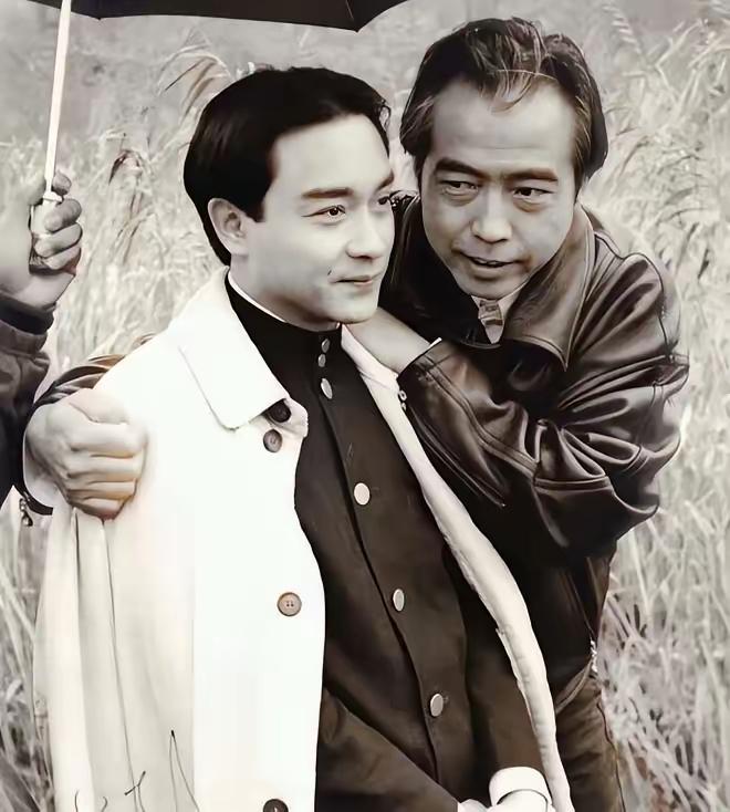 2010年，张丰毅透露：“在拍摄《霸王别姬》时，大家都躲着张国荣，觉得很丢人因为