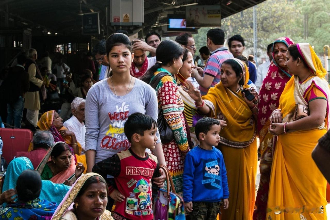为啥说印度的经济数据假得离谱？就这么说吧，中国GDP4万亿刀，人均3000刀