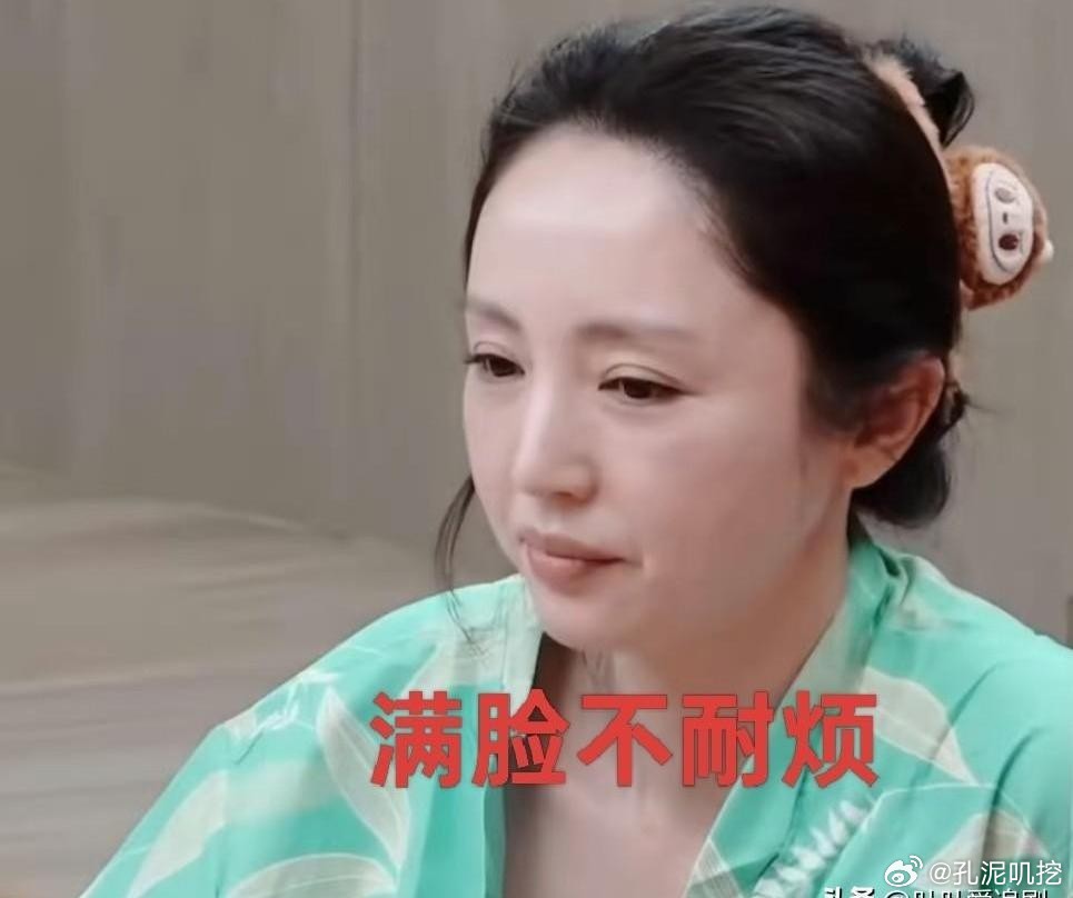 董璇这回可真是被架在火上烤了。根本不是什么“恋爱脑”那么简单。综艺《五十公里桃花