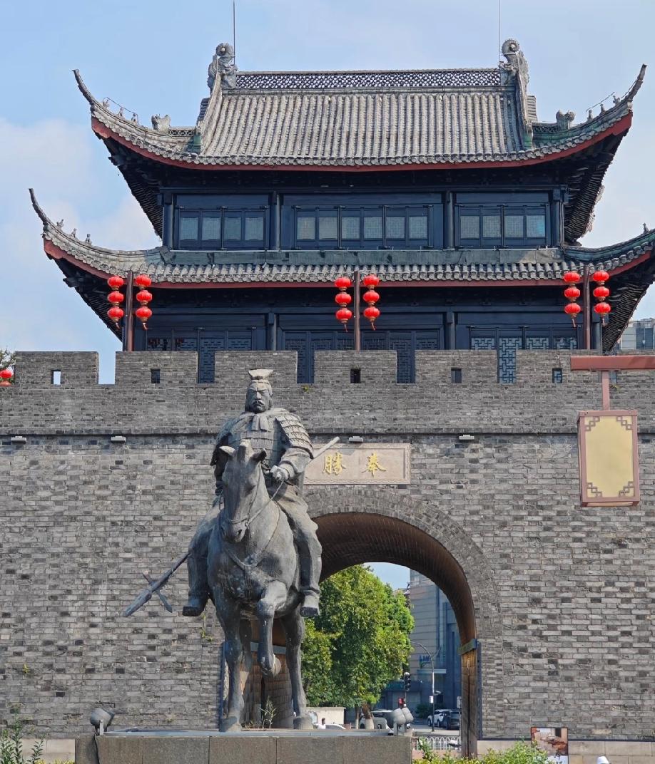 湖州网友向当地文旅部门提出建议:我们何不效仿江苏宿迁呢？把何润东请过来，也给他整