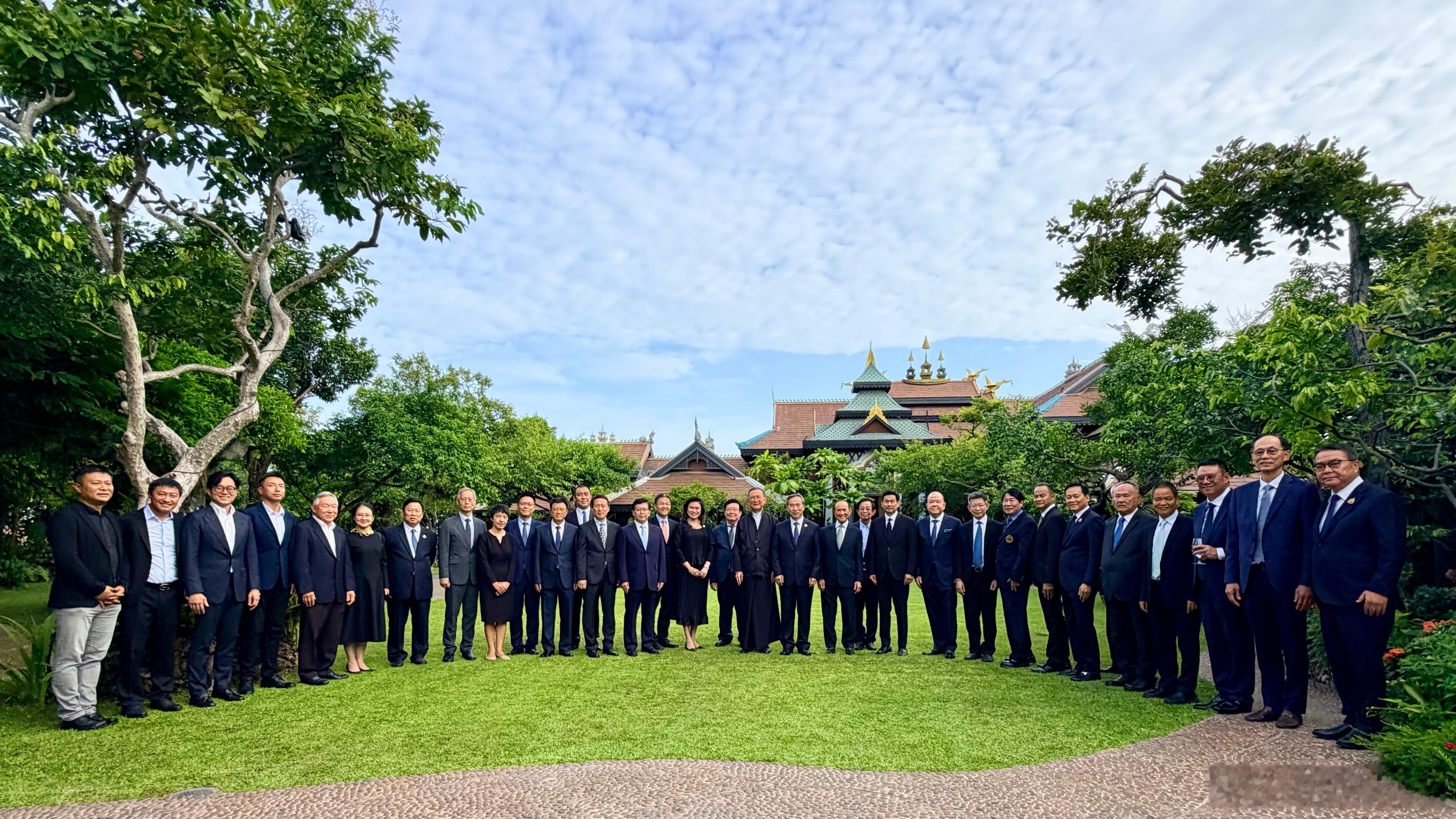 一张图证明我来过这里中国企业家代表团来曼谷了，密密麻麻的人里面有我吗？泰国·