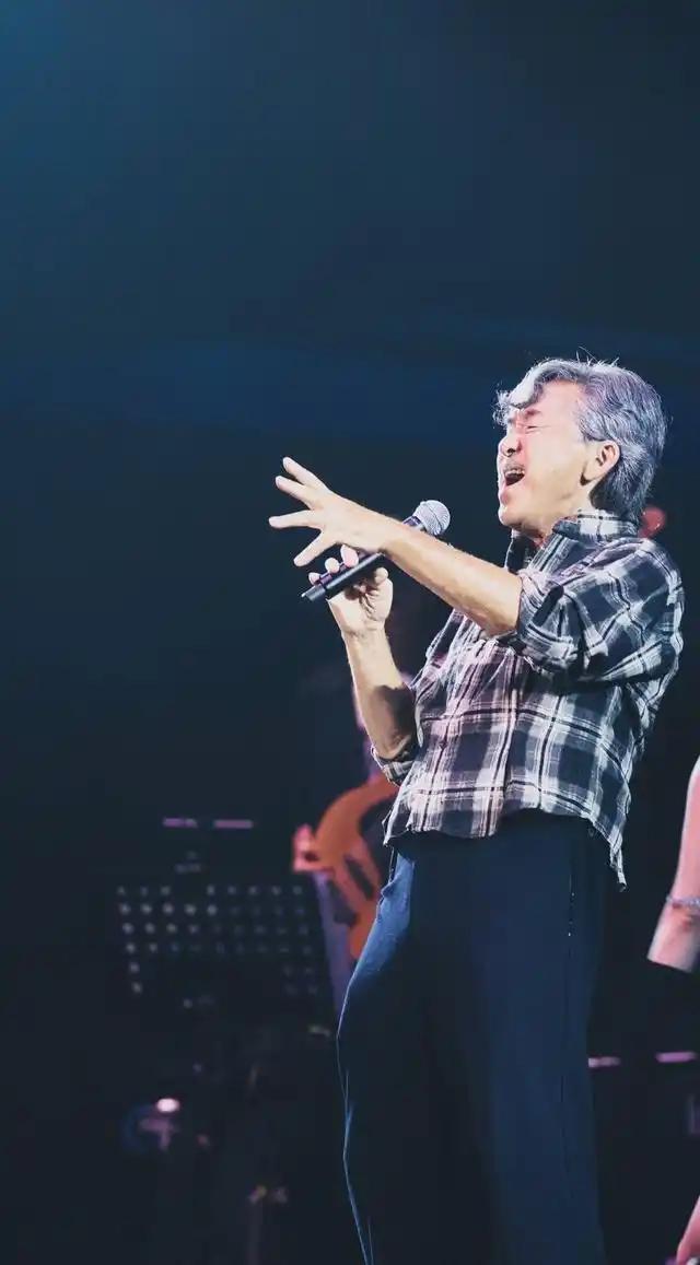 78岁林子祥演唱会庆生！儿孙突袭泪崩，继女关系胜亲生！林子祥78岁生日直接在