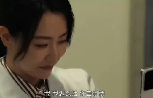 《以法之名》把老爹和老弟都整进去了，江敏为啥不跟洪亮离婚？现实中这种情况绝对离